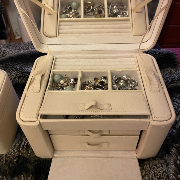 A set of two Pottery Barn cream leather jewelry boxes. - Picture 9 of 15